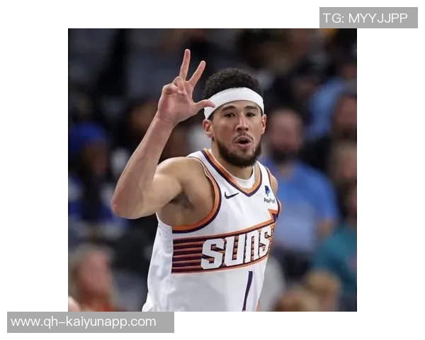 布克表现抢眼半场17分助力球队进攻火力全开次节独得11分展现个人能力 布克表现抢眼半场17分助力球队进攻火力全开次节独得11分展现个人能力